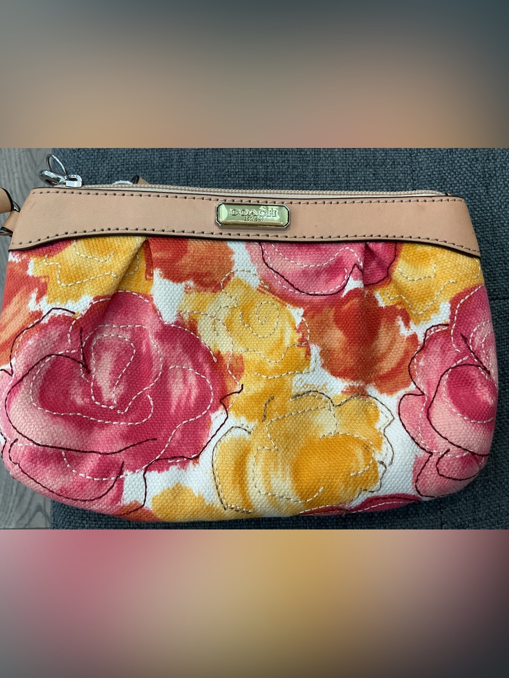 COACH Ashley Vintage Pleated Floral Canvas Wristlet Tan Leather Trim - EUC - Picture 10 of 11